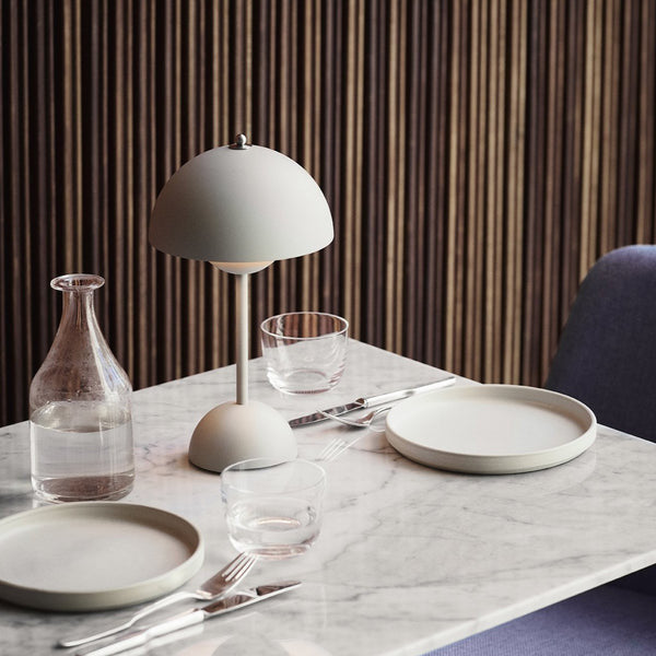 RoyaleGlow Justerbar Ljusstyrka Blomkruka Lampa - Italiensk Uppladdningsbar Bords Lampa