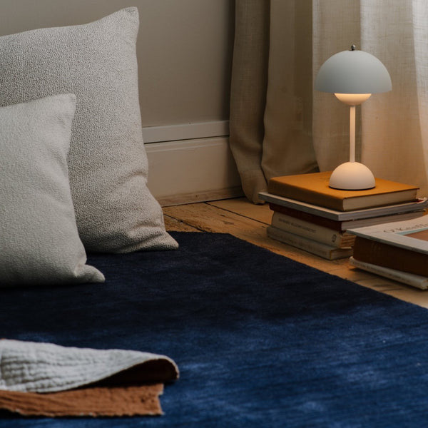 RoyaleGlow Justerbar Ljusstyrka Blomkruka Lampa - Italiensk Uppladdningsbar Bords Lampa