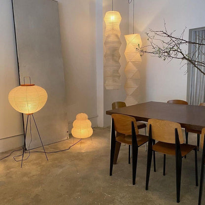 Lunora Haze | Skulptural golvlampa i rispapper i Japandi-stil