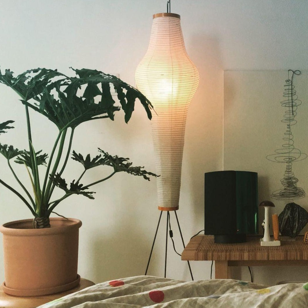 Lunora Haze | Skulptural golvlampa i rispapper i Japandi-stil