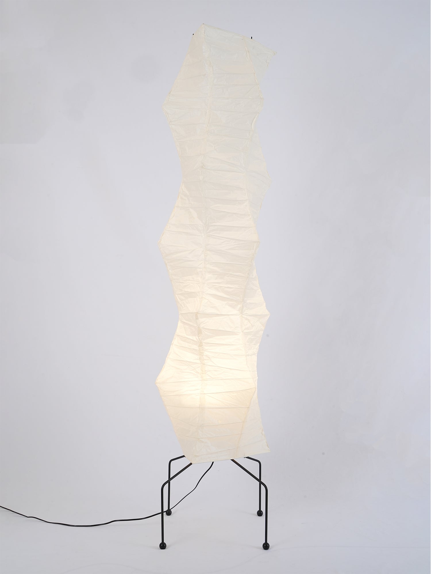 Lunora Haze | Skulptural golvlampa i rispapper i Japandi-stil