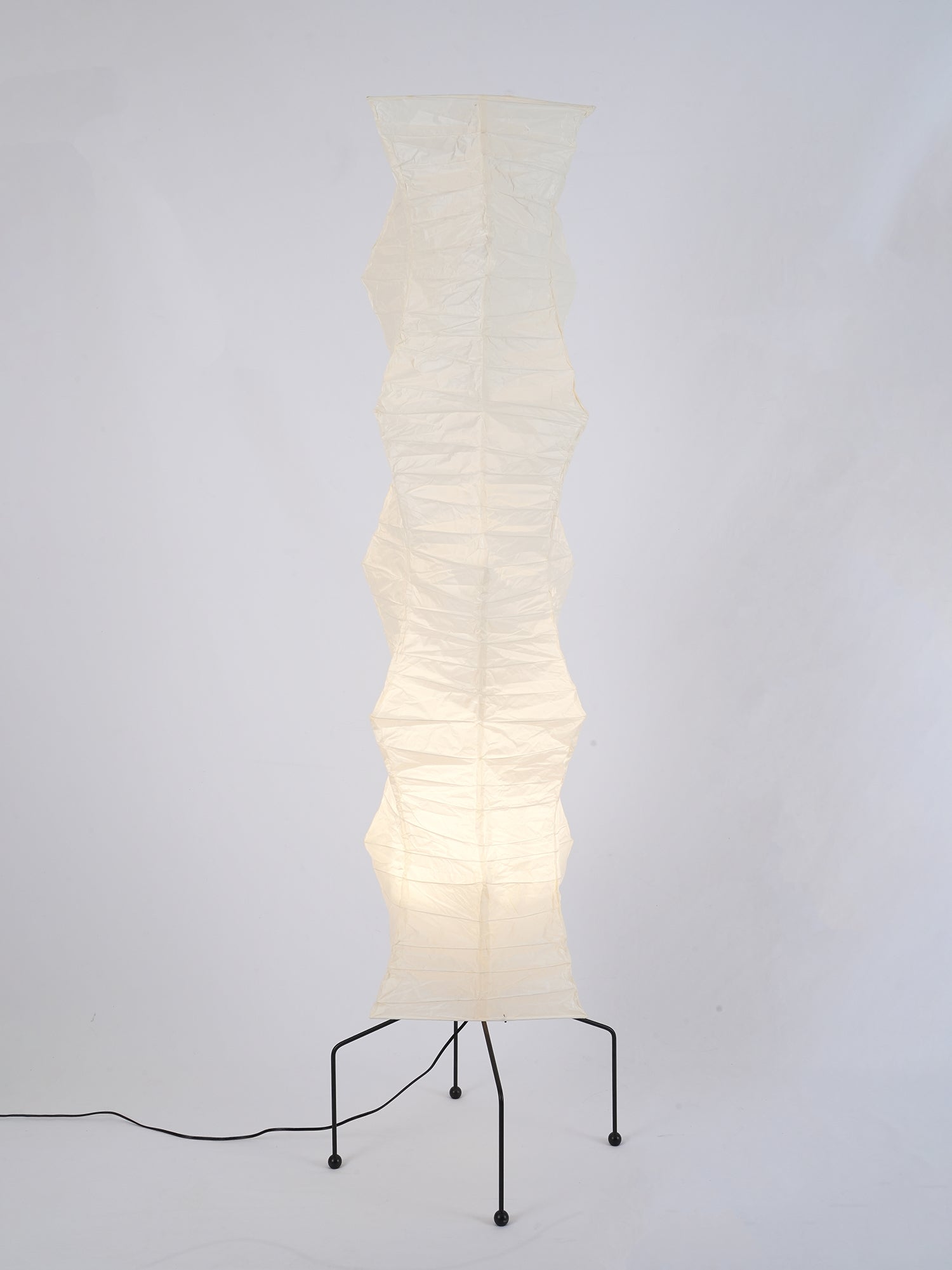 Lunora Haze | Skulptural golvlampa i rispapper i Japandi-stil