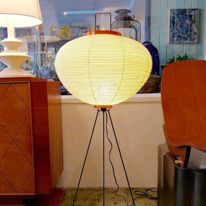Lunora Haze | Skulptural golvlampa i rispapper i Japandi-stil