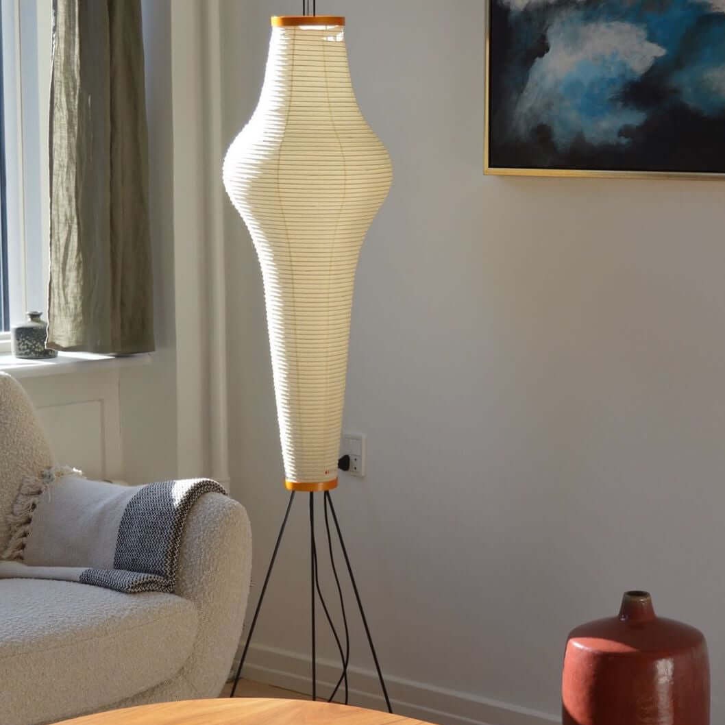Lunora Haze | Skulptural golvlampa i rispapper i Japandi-stil