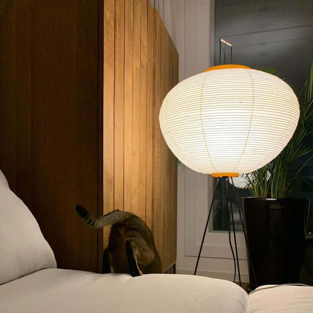 Lunora Haze | Skulptural golvlampa i rispapper i Japandi-stil