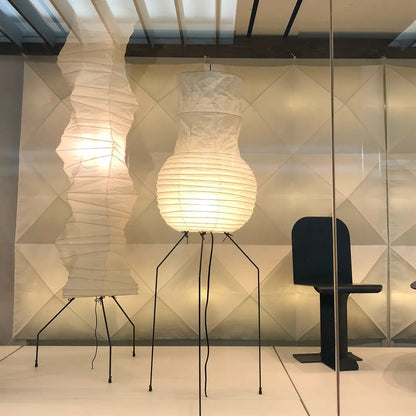 Lunora Haze | Skulptural golvlampa i rispapper i Japandi-stil