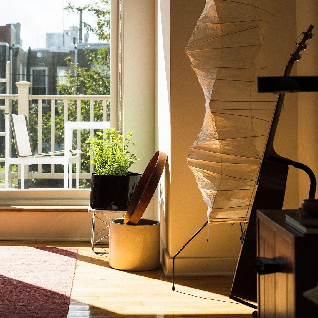 Lunora Haze | Skulptural golvlampa i rispapper i Japandi-stil