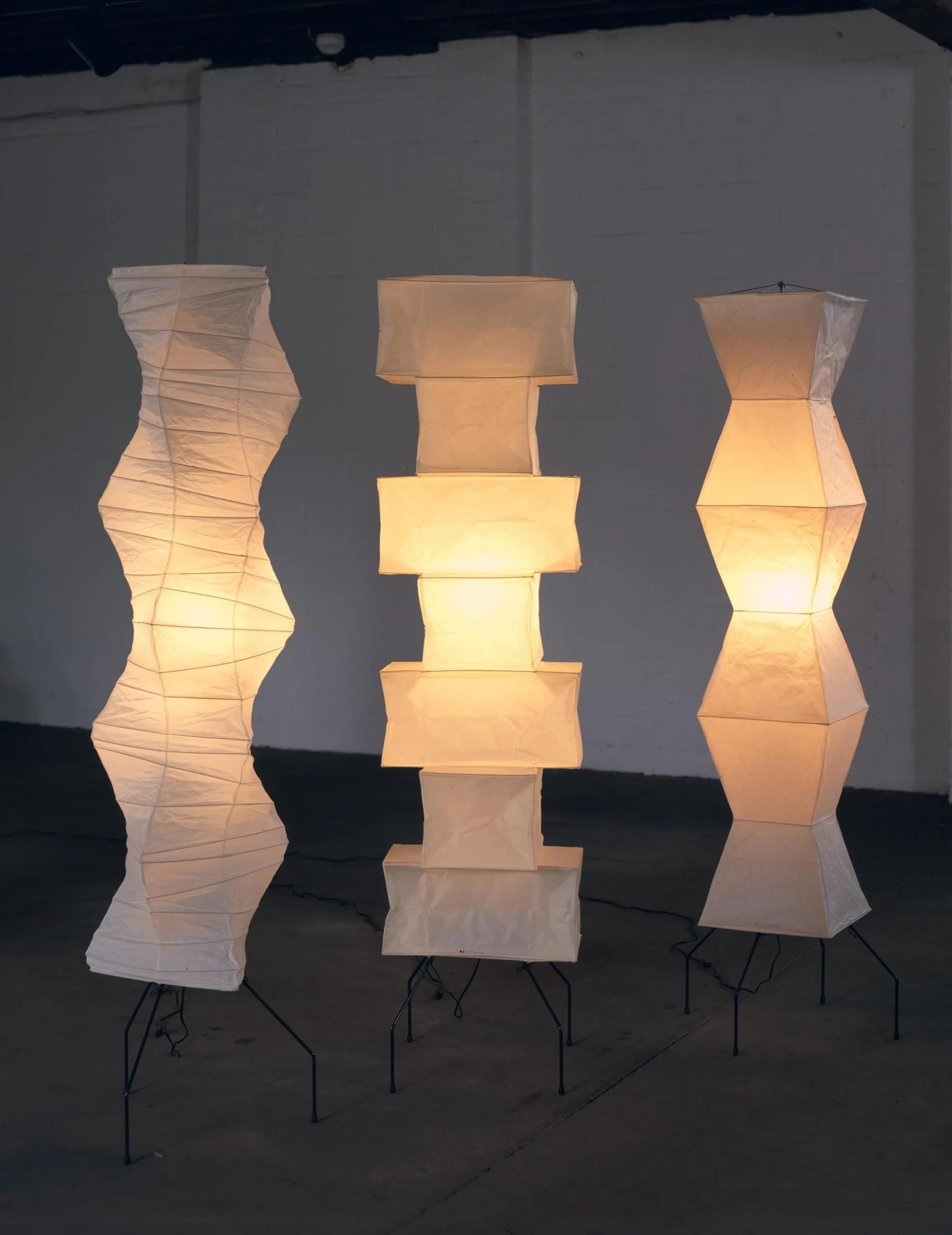 Lunora Haze | Skulptural golvlampa i rispapper i Japandi-stil