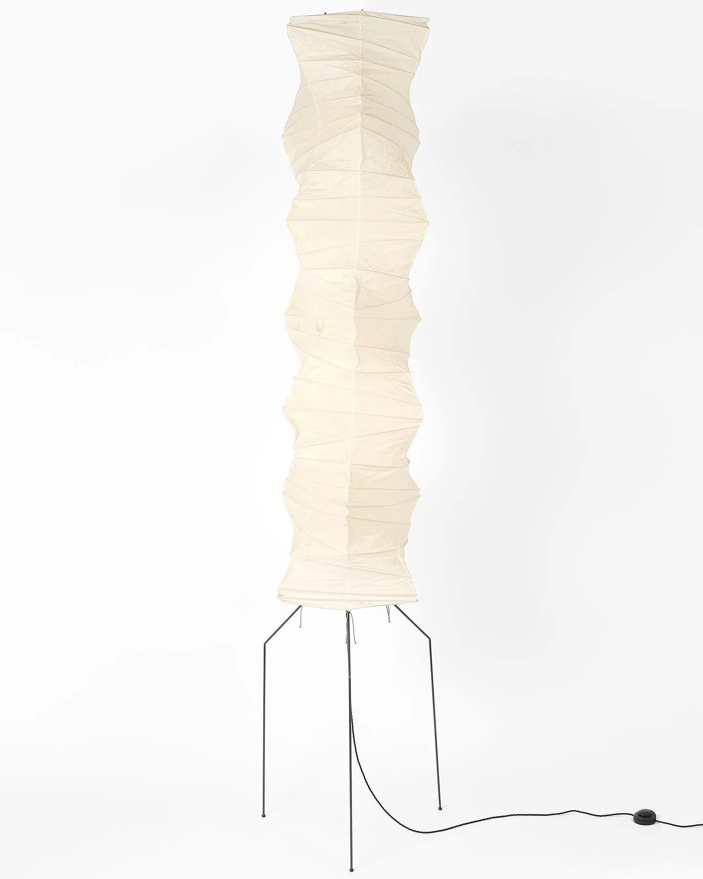 Lunora Haze | Skulptural golvlampa i rispapper i Japandi-stil