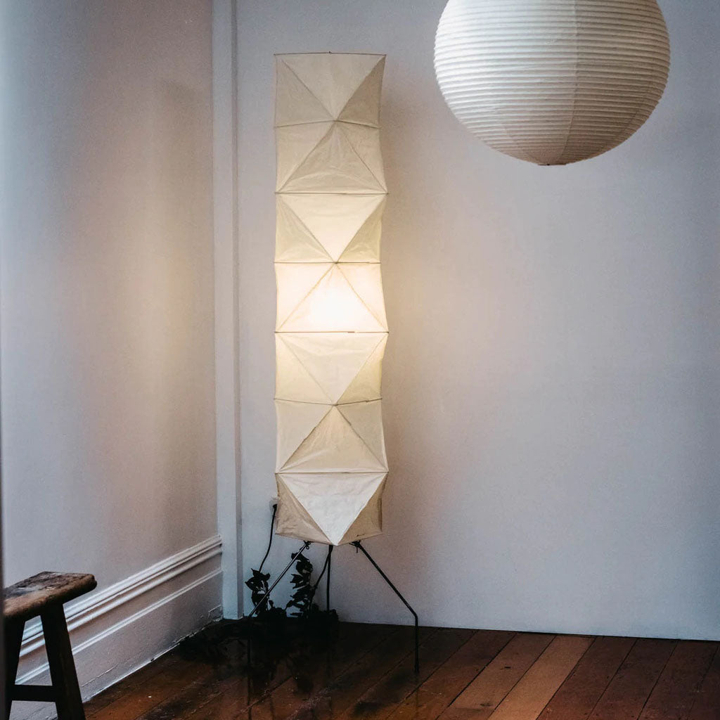 Lunora Haze | Skulptural golvlampa i rispapper i Japandi-stil