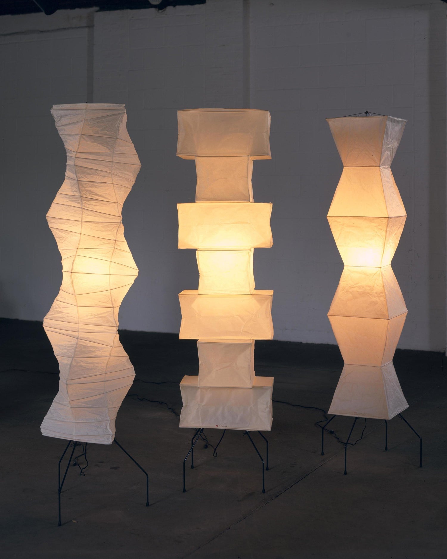 Lunora Haze | Skulptural golvlampa i rispapper i Japandi-stil