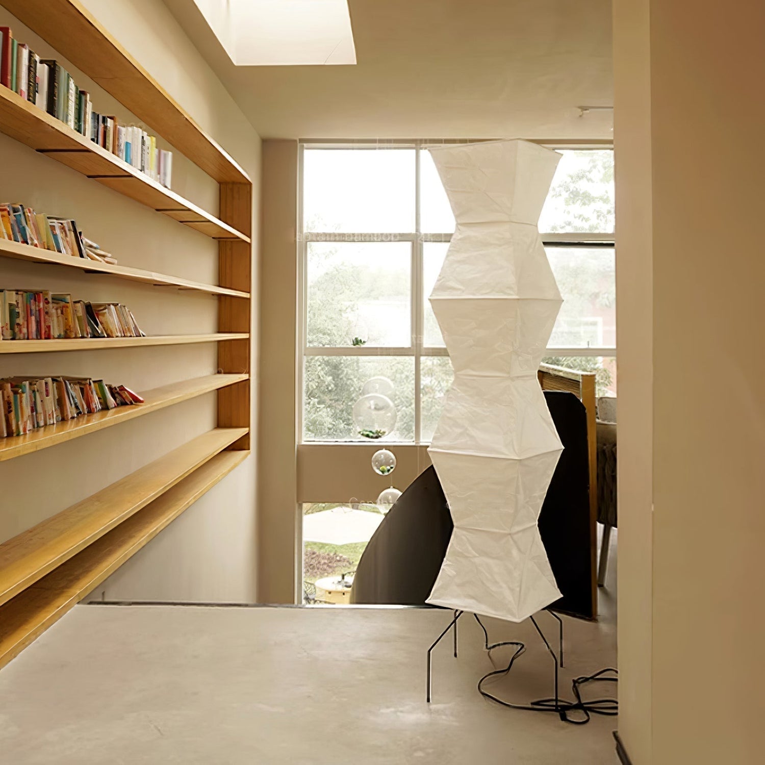 Lunora Haze | Skulptural golvlampa i rispapper i Japandi-stil