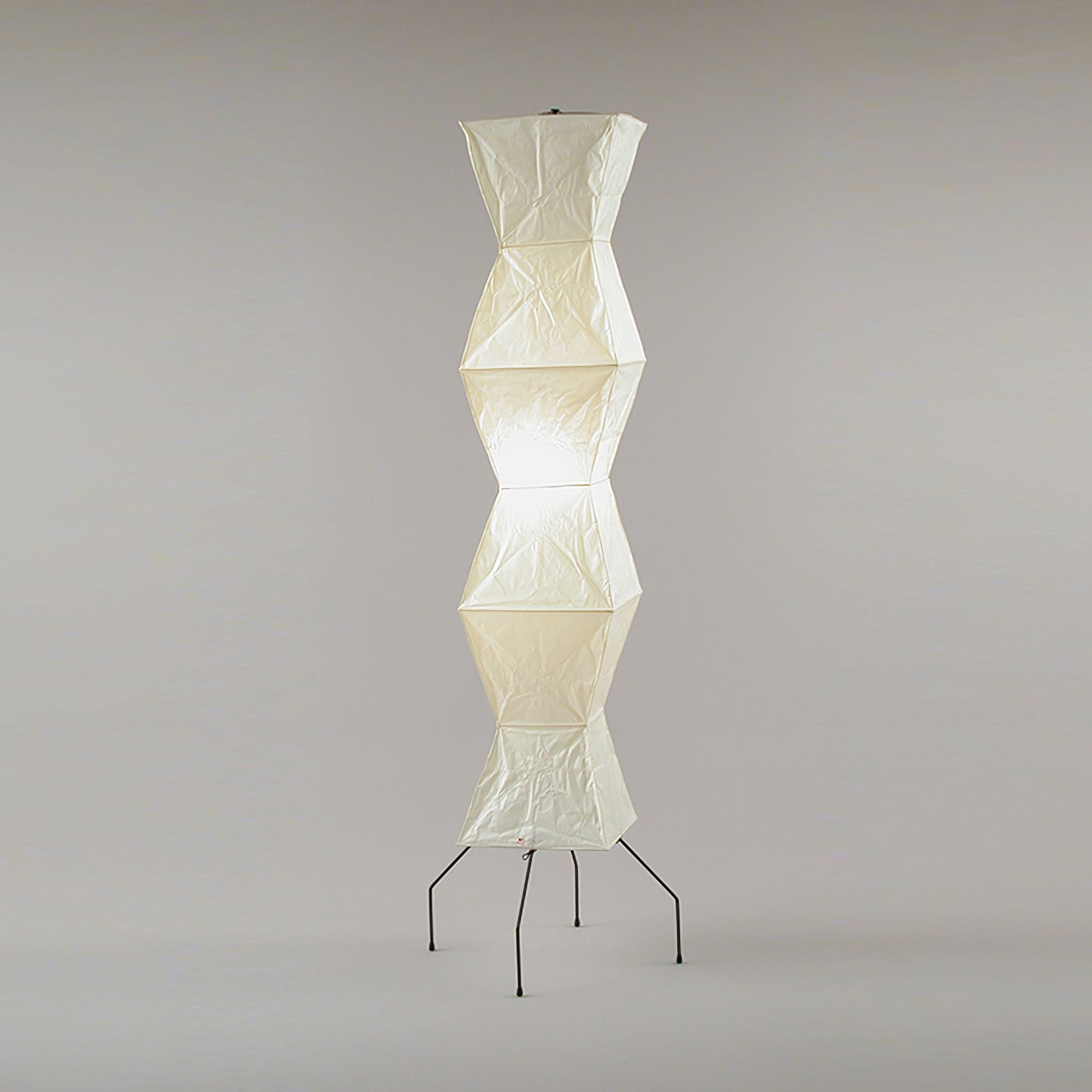 Lunora Haze | Skulptural golvlampa i rispapper i Japandi-stil