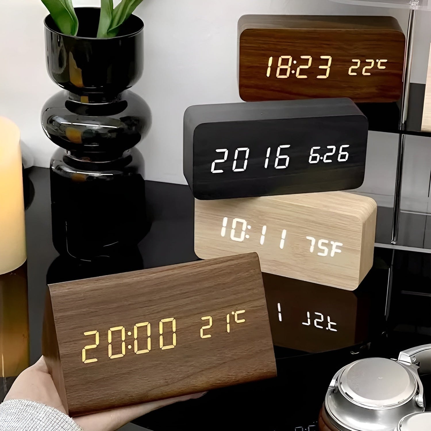 Trä-LED-klocka – Elegant väggklocka med väckfunktion | Tidös design för vardagsrum