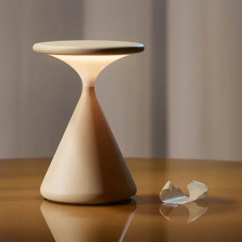 Aeron Glow | Trådlös LED-bordslampa i timglasdesign