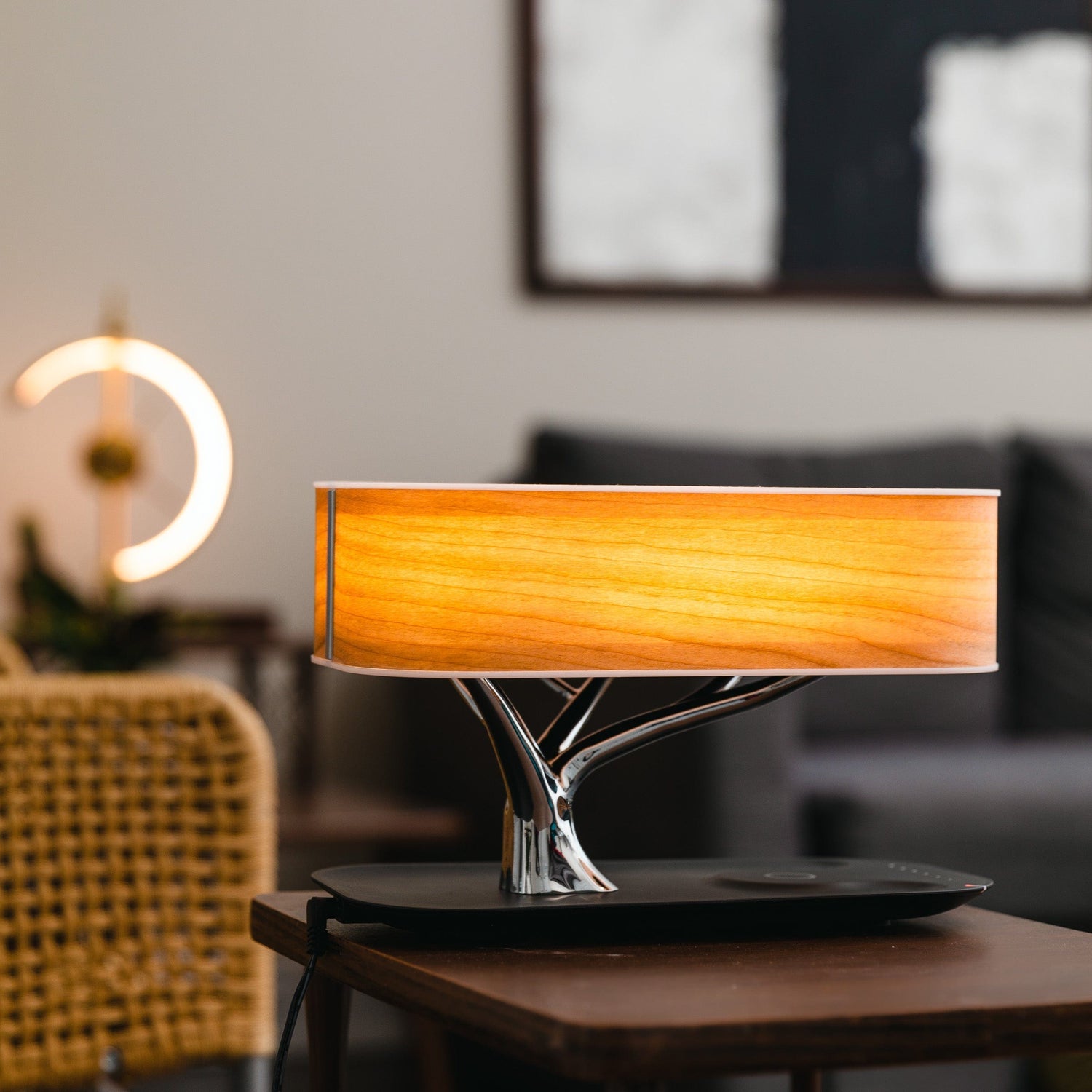 LumeFusion - Modern Bordslampa med Trådlös Laddning och Bluetooth-Högtalare