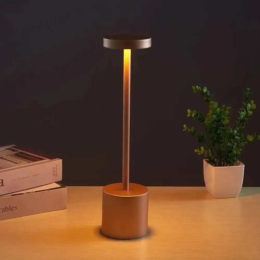 Astori - Uppladdningsbar bordslampa utan sladd