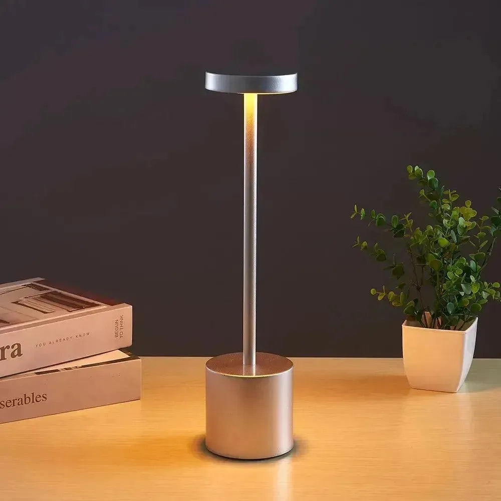Astori - Uppladdningsbar bordslampa utan sladd