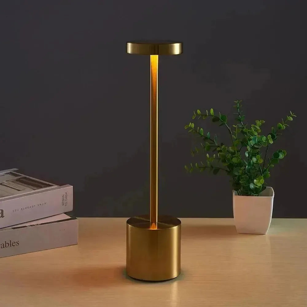 Astori - Uppladdningsbar bordslampa utan sladd