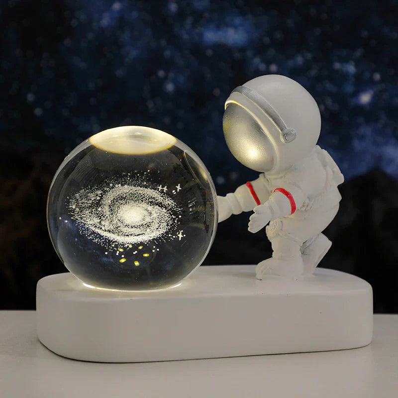 Astronaut Nattlampa - Rymdlampa med LED och Kristallboll