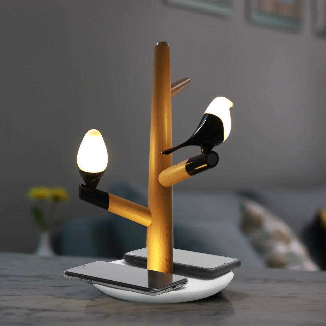 Bliss Lampa med Dubbel Trådlös Telefonladdare