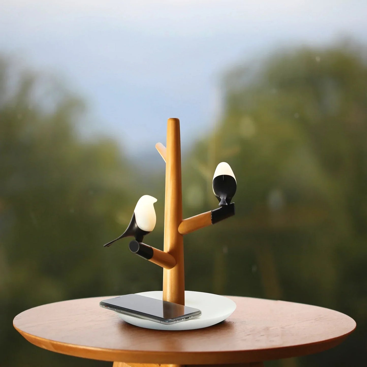 Bliss Lampa med Dubbel Trådlös Telefonladdare