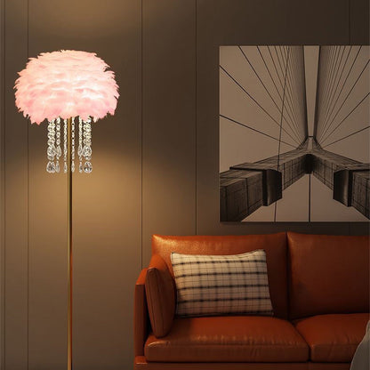 Elegant nordisk golvlampa med fjäder- och kristallsiffra
