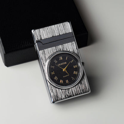 Lättare klocka med design i silvermetallkapsel