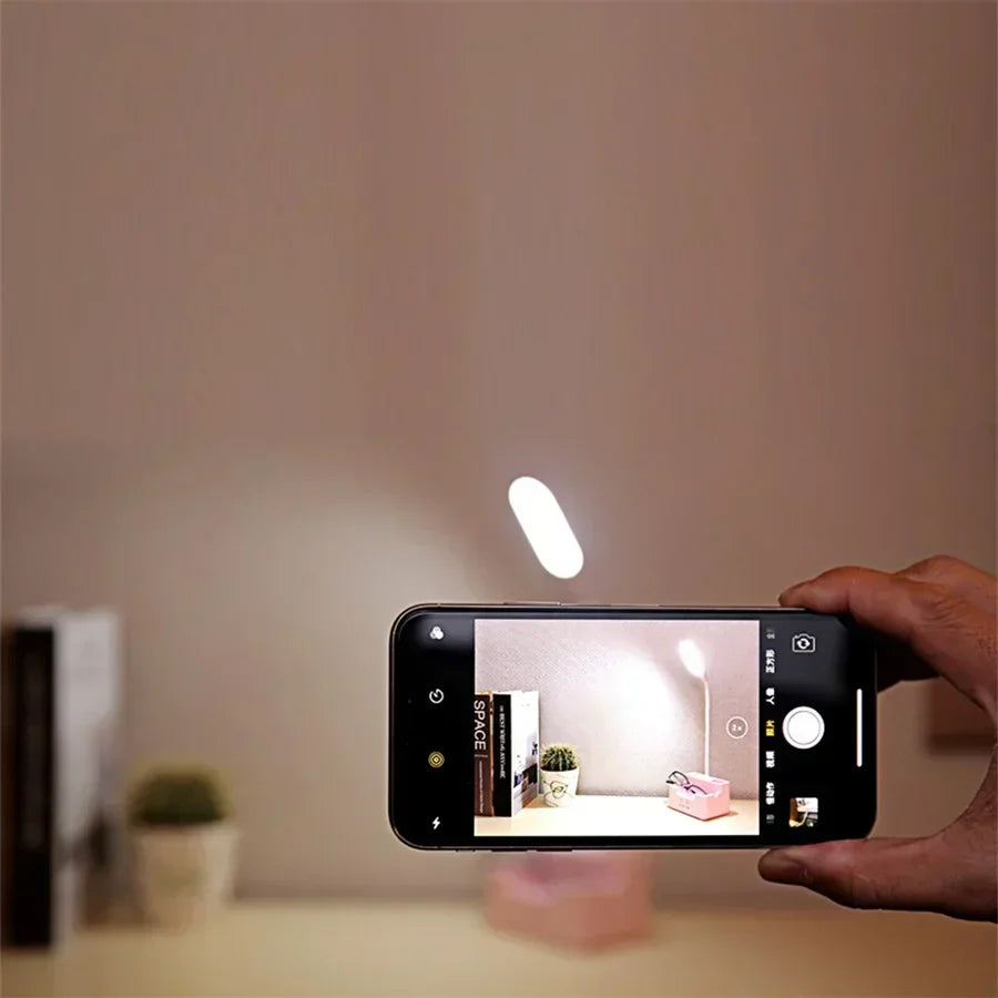 DeskBright - Flexibel LED-skrivbordslampa med penna- och telefonhållare, dimbar och USB-laddningsbar