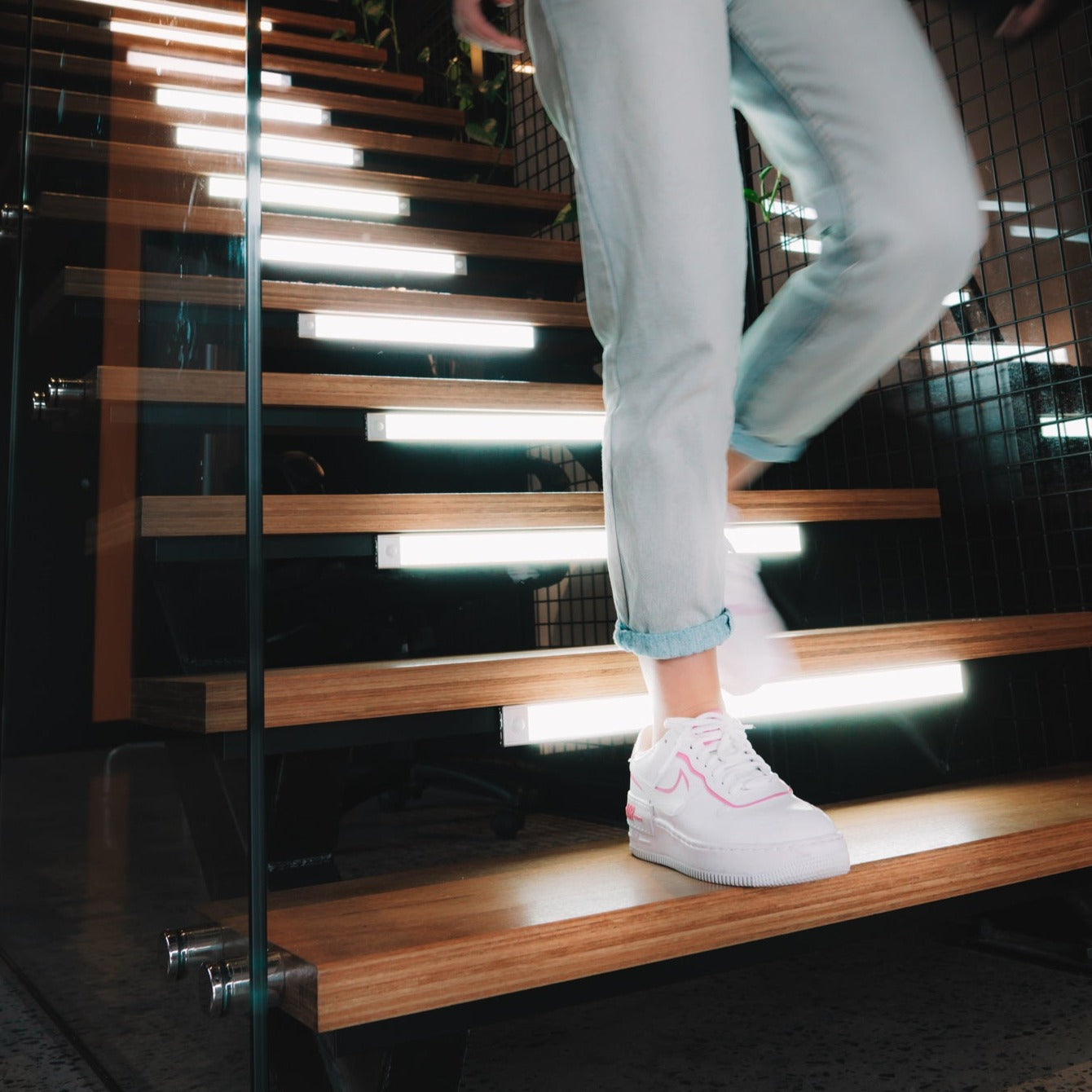 MotionBright - LED-lampa med rörelsesensor för moderna hem