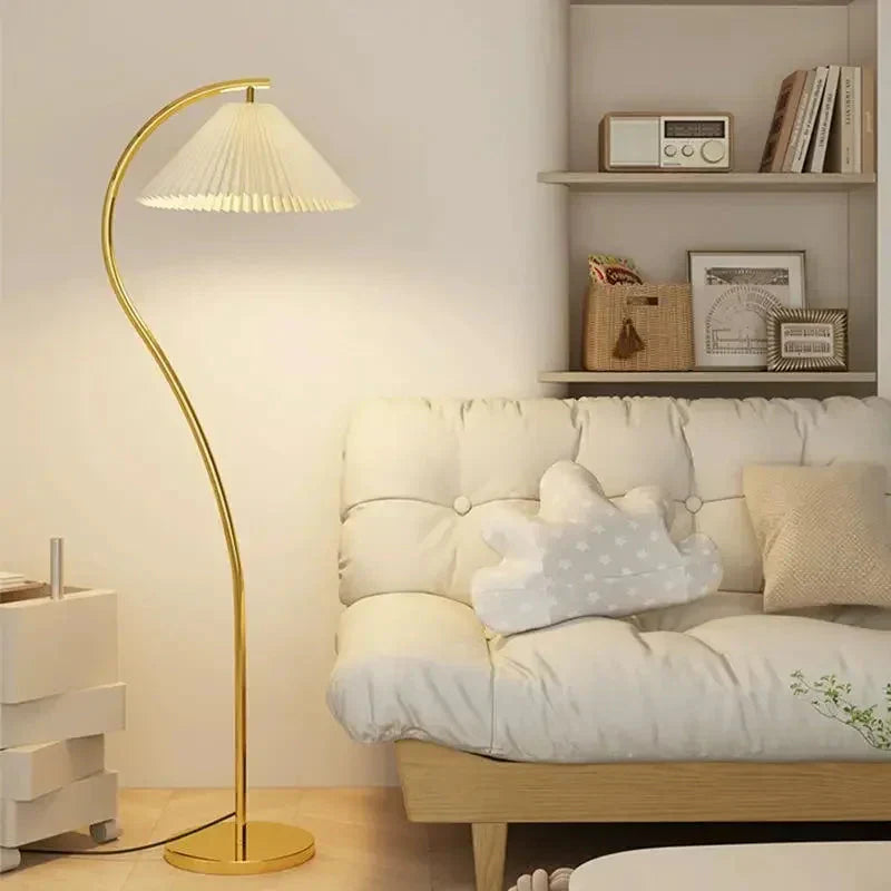 Auralis Loom | Modern LED-golvlampa med tygskärm i nordisk stil