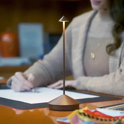 ÉclatDine | Kreativ Bordslampa för en Elegant Atmosfär