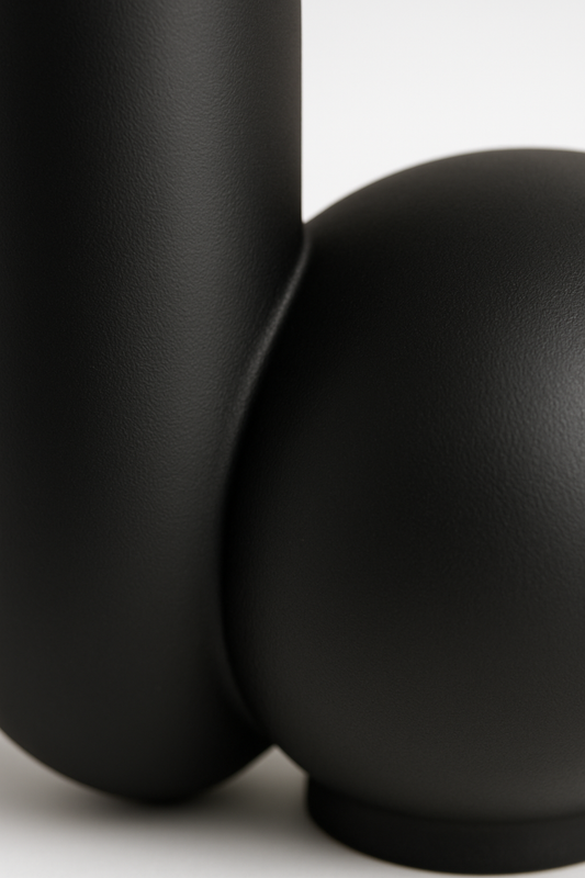 Skulptural Keramikkruka | 12" Modern Dekor Accent | Monokrom Finish