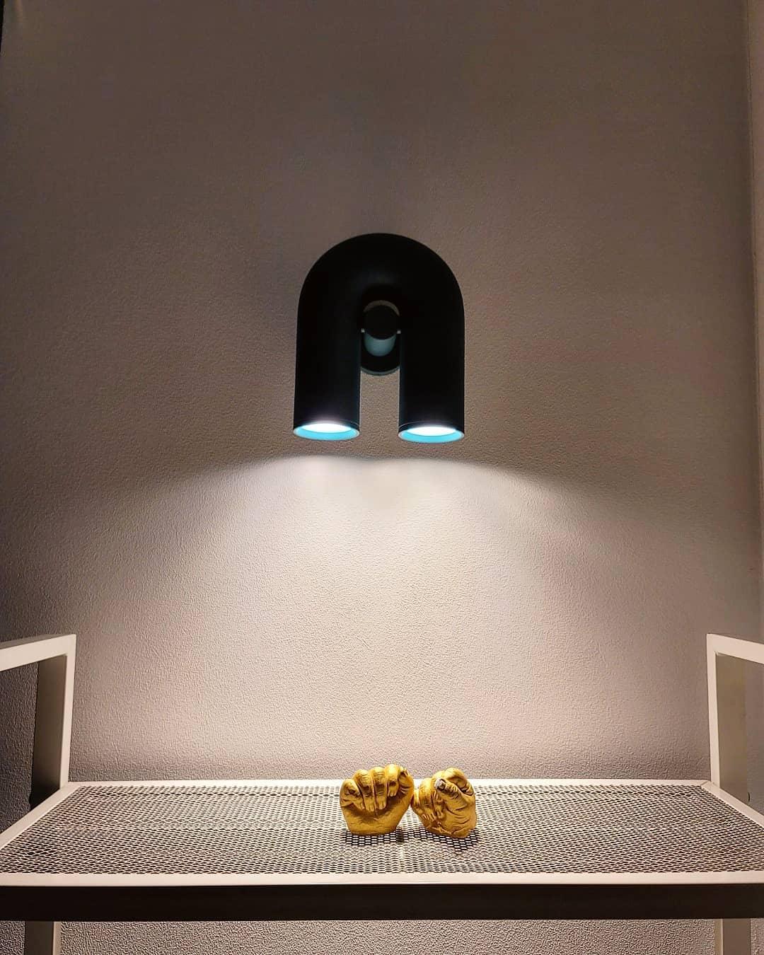 Samtida U-formad Vägglampa