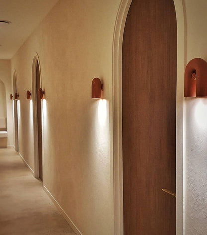 Samtida U-formad Vägglampa