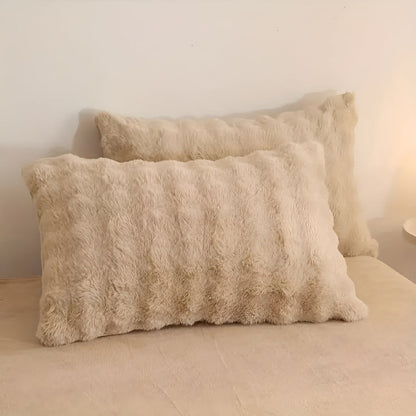 Lyxig faux fur kuddöverdrag – mjuk beröring, vinterredo design