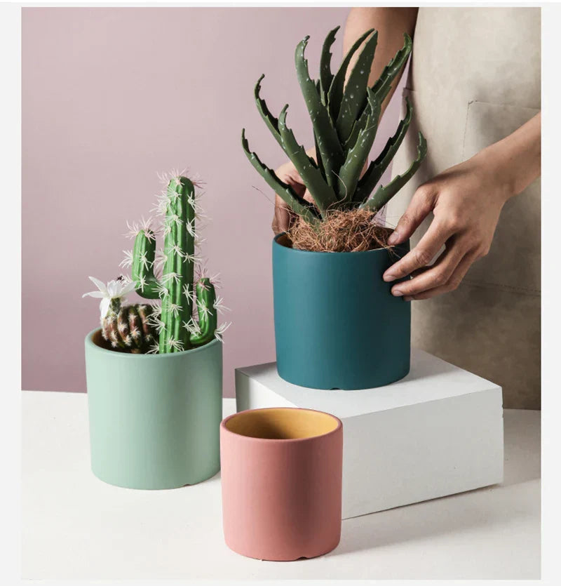 Carvallo – Lyxig Rund Keramisk Blomkruka med Handglaserad Elegans