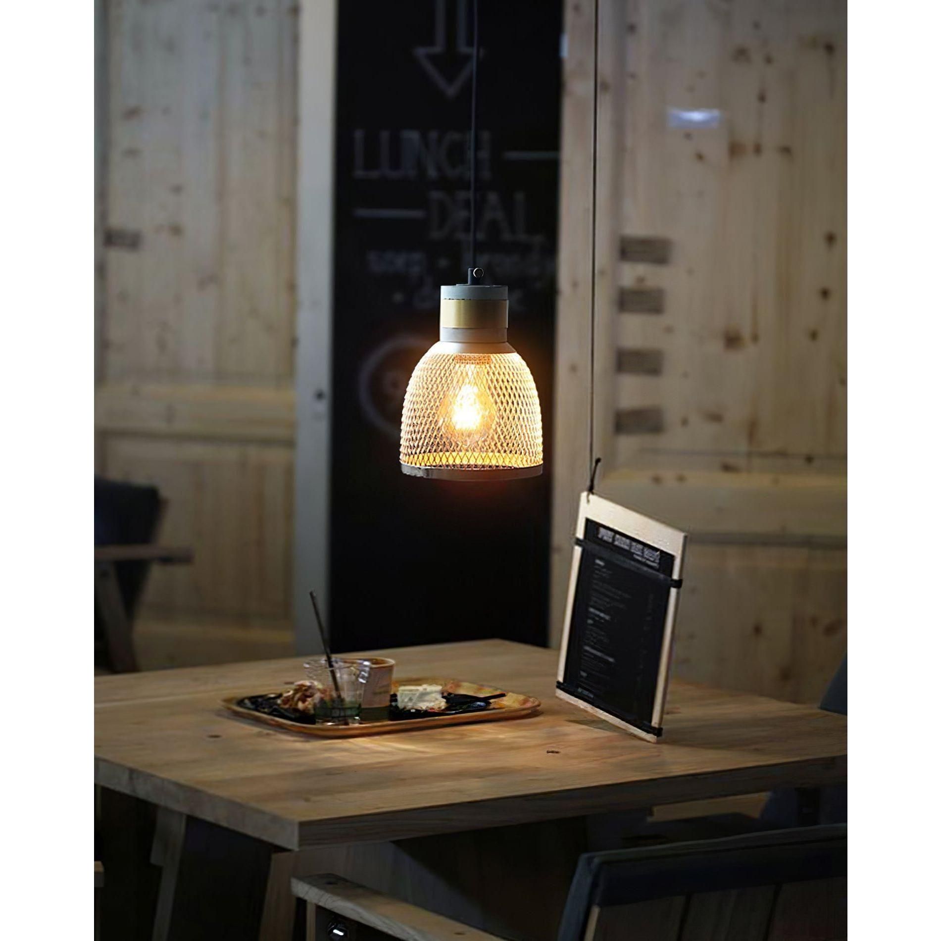 Klassisk taklampa – Dekorativ taklampa med varmt, mysigt ljus