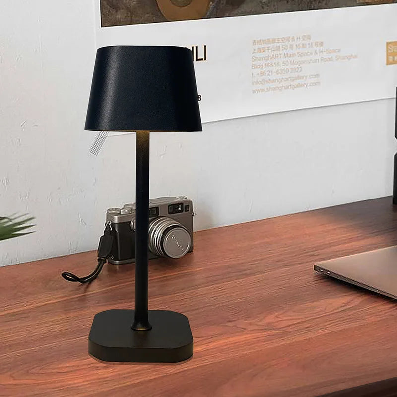 Trådlampad aluminium LED-bordslampa med touch-dimmer – Laddningsbar och bärbar