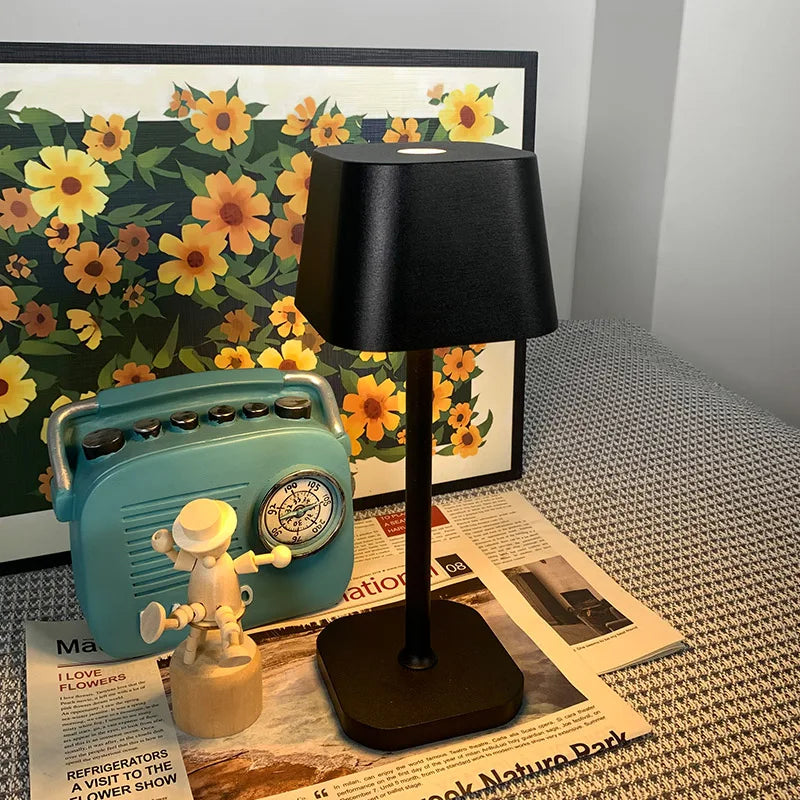 Trådlampad aluminium LED-bordslampa med touch-dimmer – Laddningsbar och bärbar