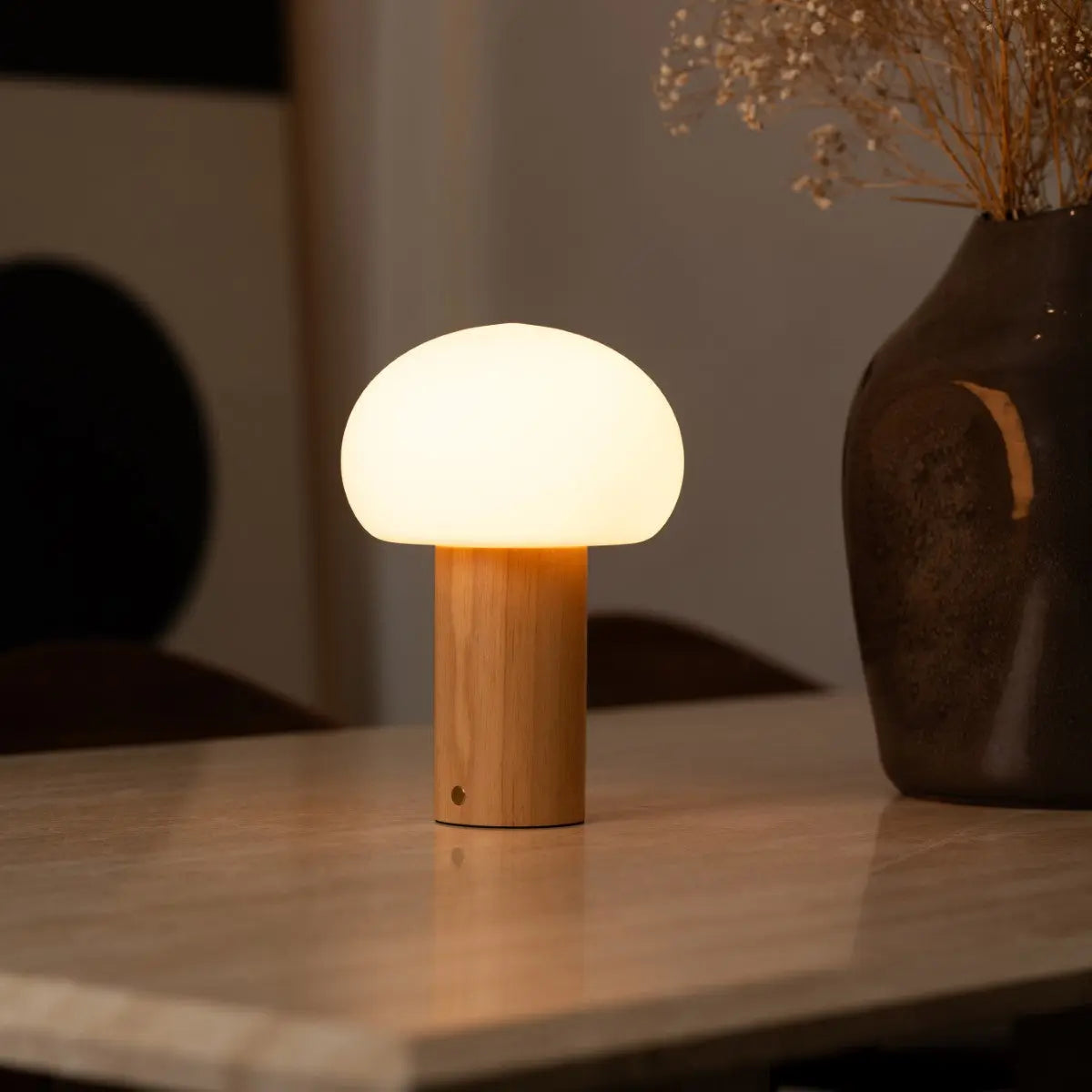 Lumari Senso | Dimbar bordslampa i trä och glas med batteri