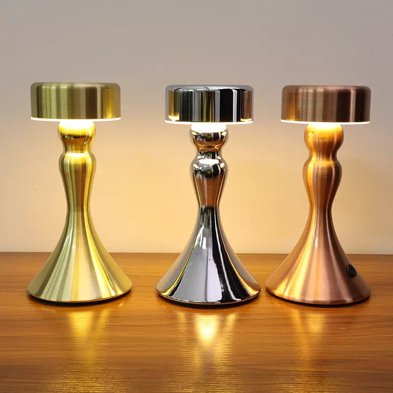 Luxe Trådlös Bordslampa med Gyllene Ytbehandling