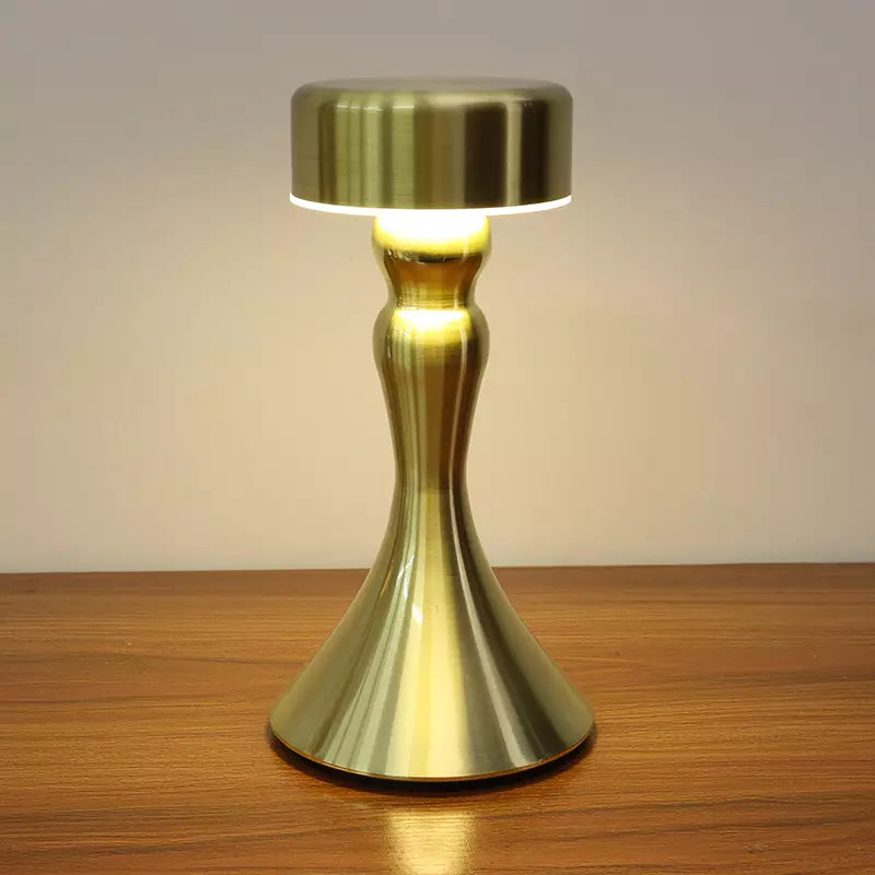 Luxe Trådlös Bordslampa med Gyllene Ytbehandling