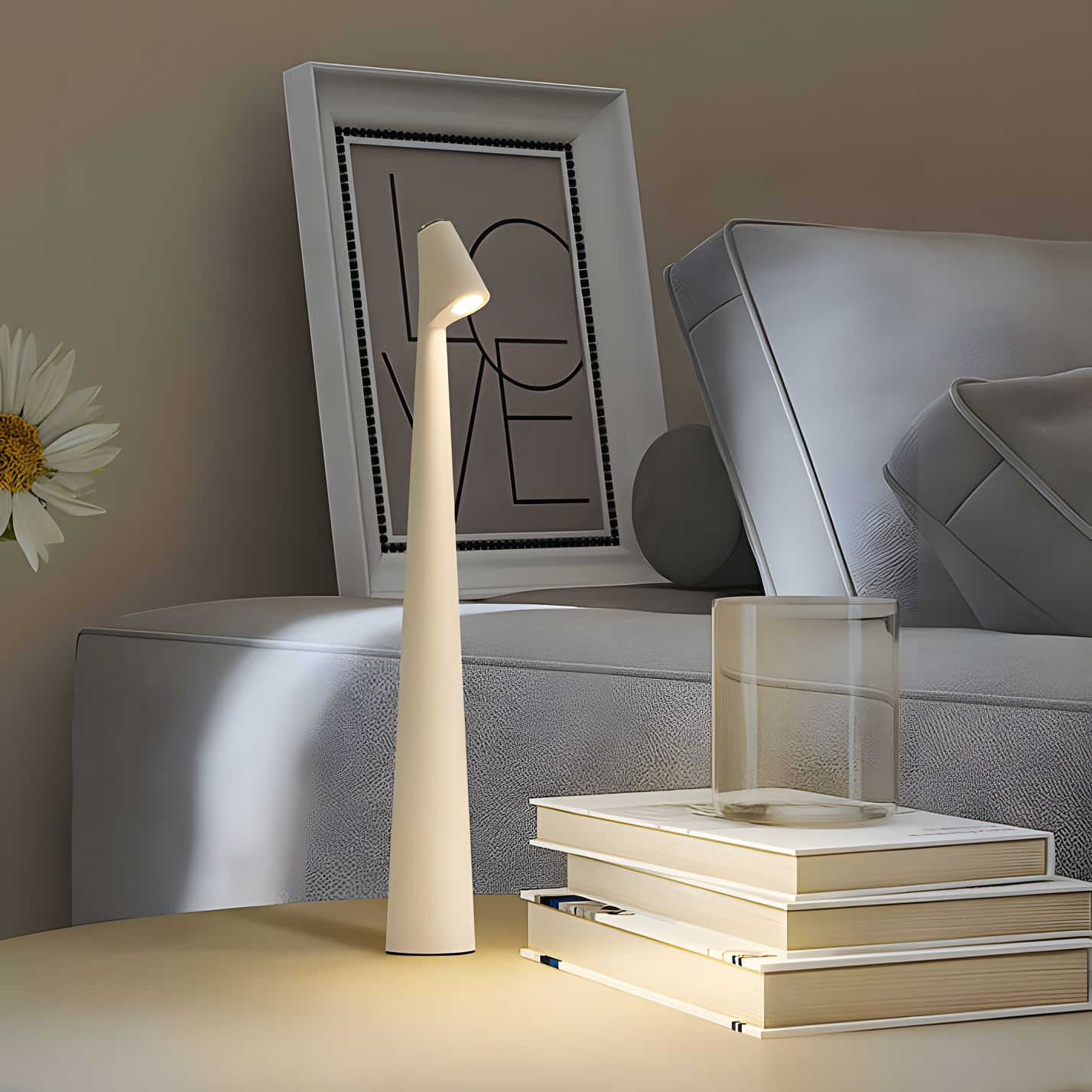 LunaSlim Elegant Bordslampa med Trådlös Funktionalitet