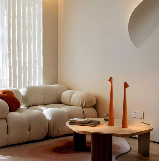 LunaSlim Elegant Bordslampa med Trådlös Funktionalitet