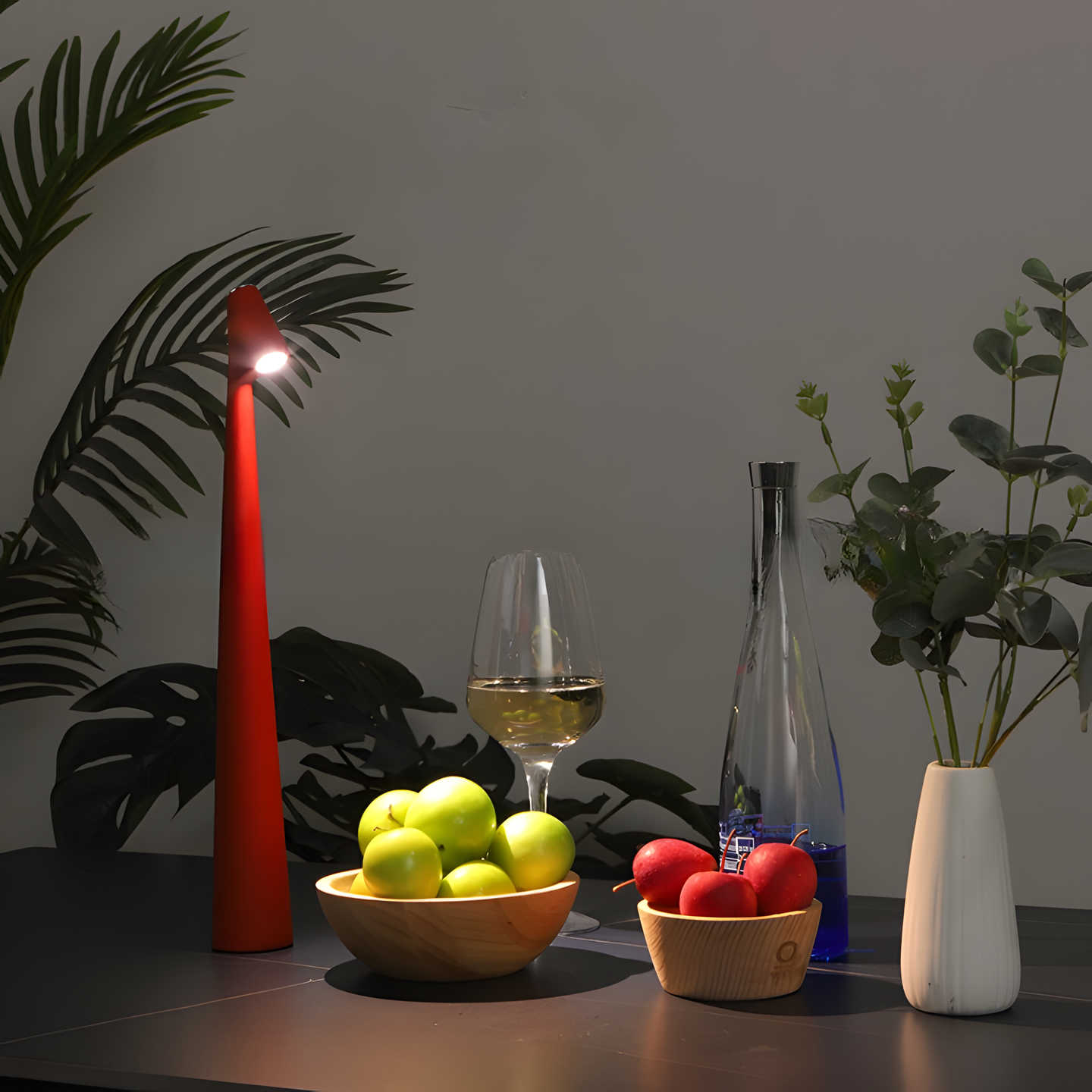 LunaSlim Elegant Bordslampa med Trådlös Funktionalitet