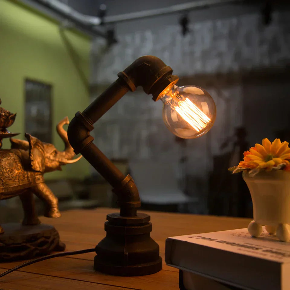 LumiIron – Industriell Retro Bordslampa i Järn, Kreativ Loftlampa i Vintage Stil