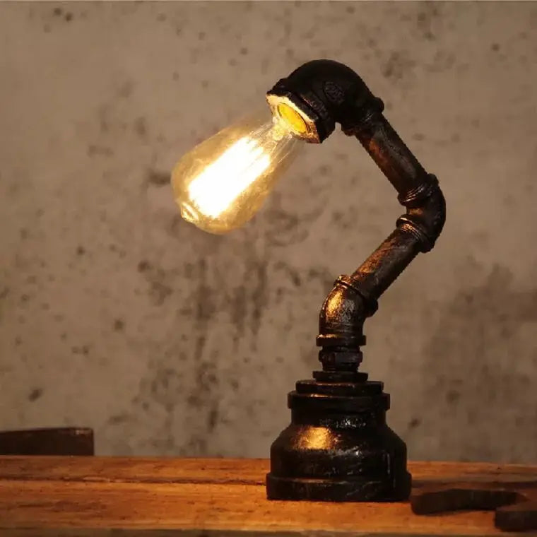 LumiIron – Industriell Retro Bordslampa i Järn, Kreativ Loftlampa i Vintage Stil