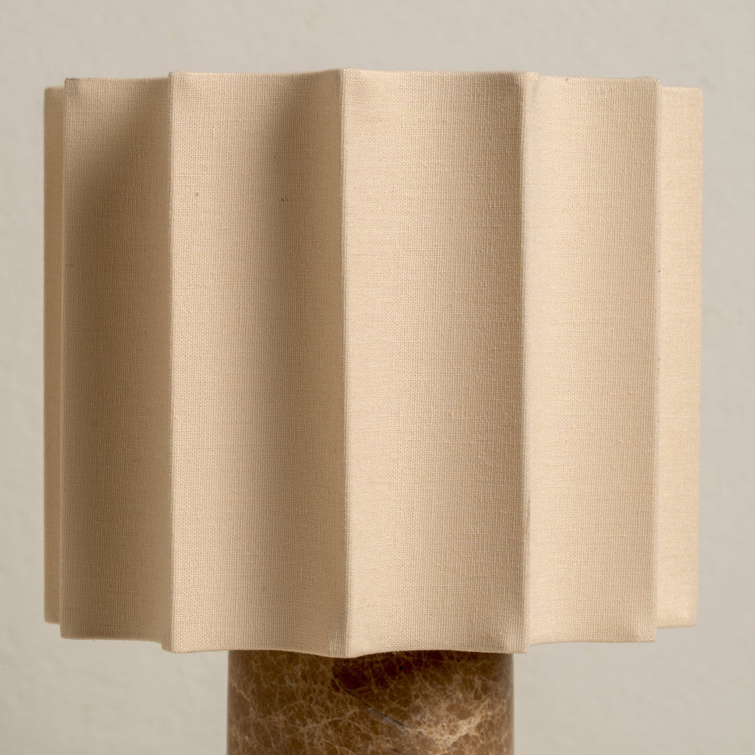 Dalli Trådlampa | Touch Dimming | Spansk Denari Marmor | Bärbar Sängbord | Brick by Brick