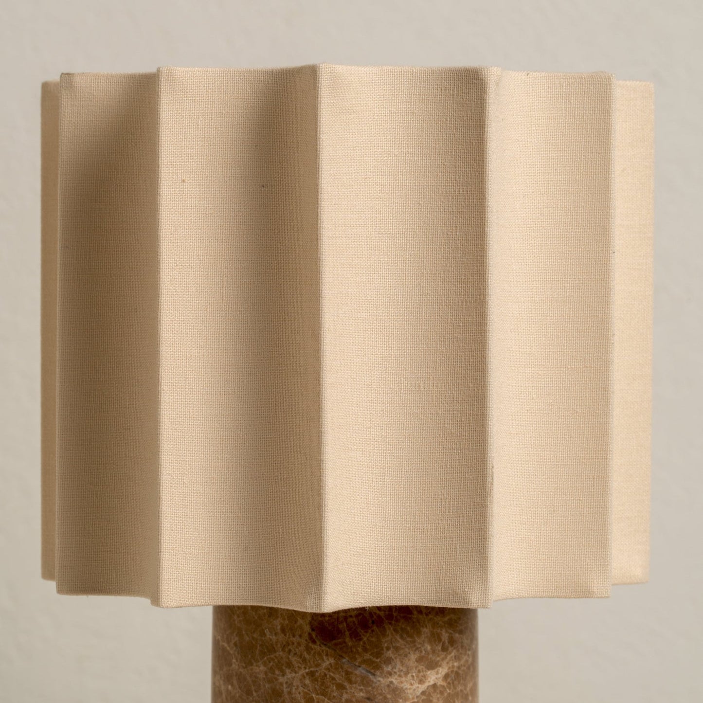 Dalli Trådlampa | Touch Dimming | Spansk Denari Marmor | Bärbar Sängbord | Brick by Brick